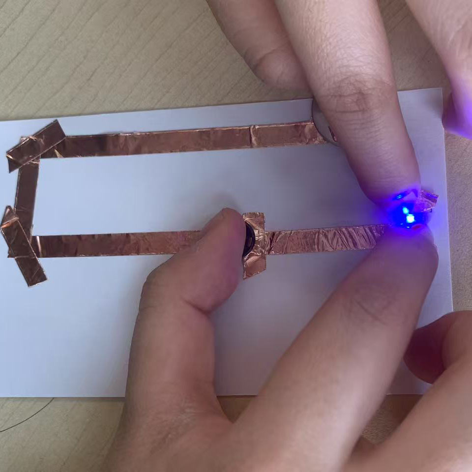 I designed a triangular circuit featuring a battery and an LED. This unique shape provides an alternative connection method.