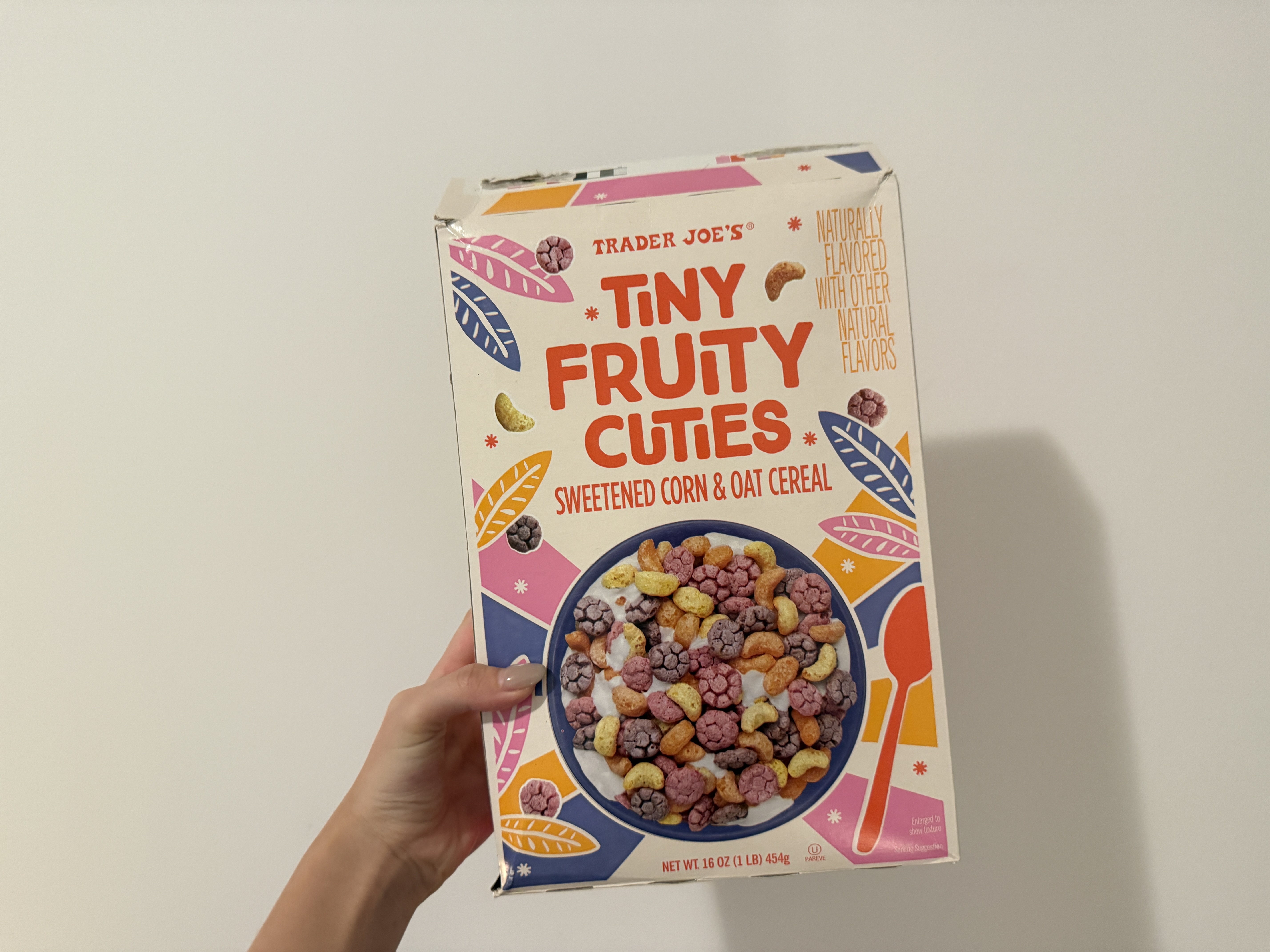 The rustling sound when shaking or pouring cereal from the box.